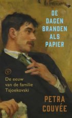 9789028251267 Couvée, Petra - De dagen branden als papier